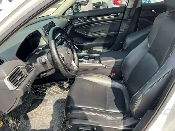 Фото 4 - Honda Accord