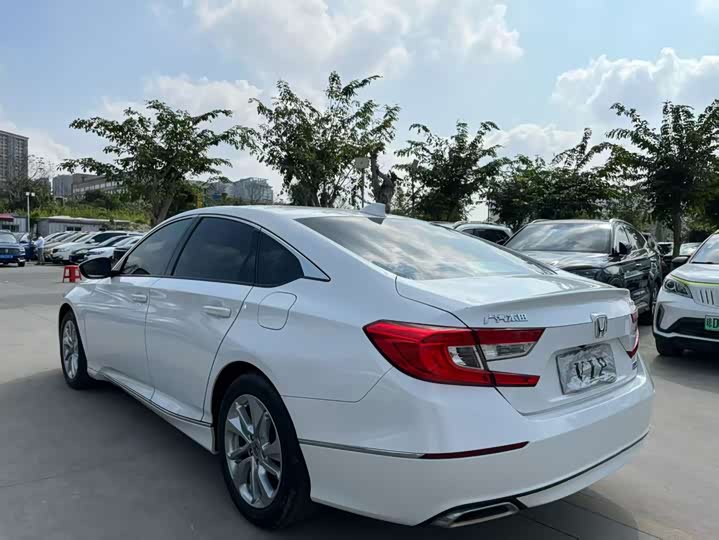 Фото 6 - Honda Accord