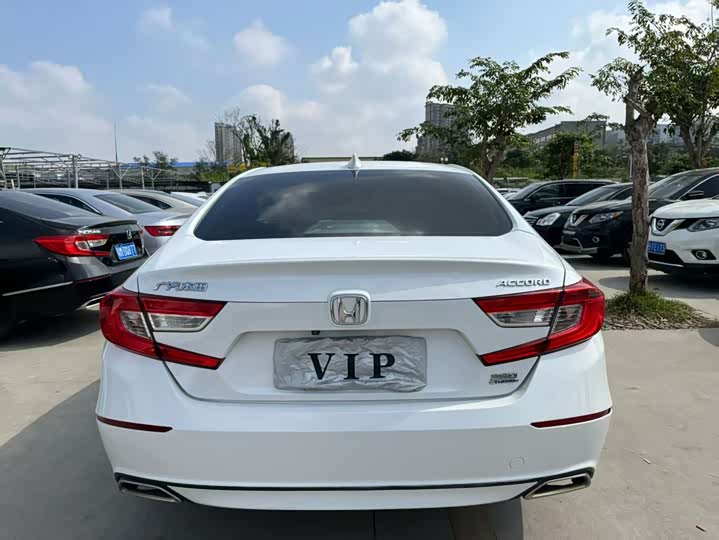 Фото 7 - Honda Accord