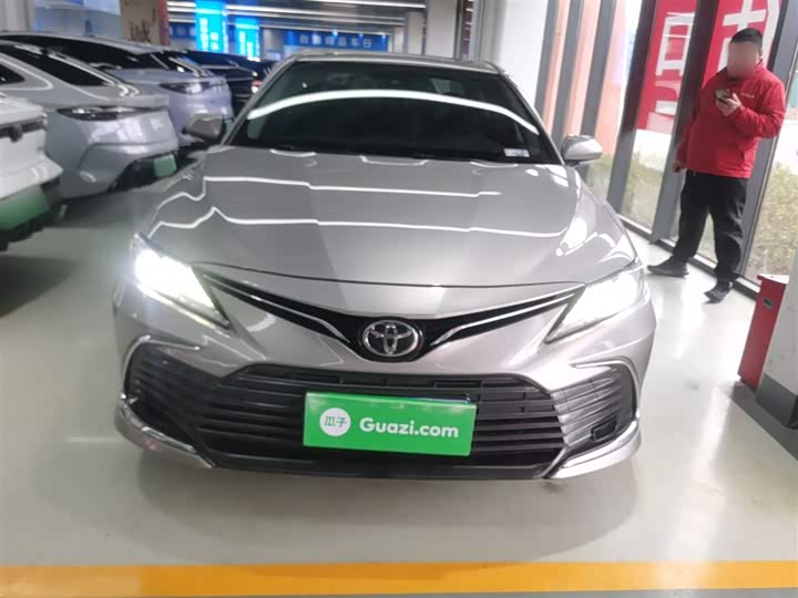 Фото 3 - Toyota Camry