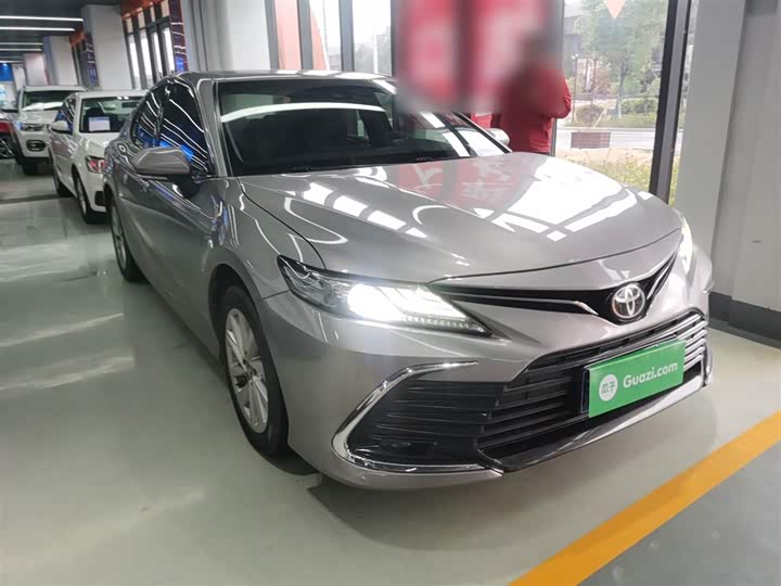 Фото 4 - Toyota Camry