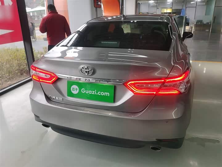 Фото 6 - Toyota Camry