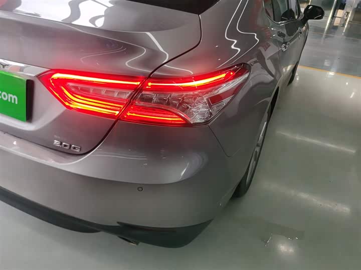 Фото 8 - Toyota Camry