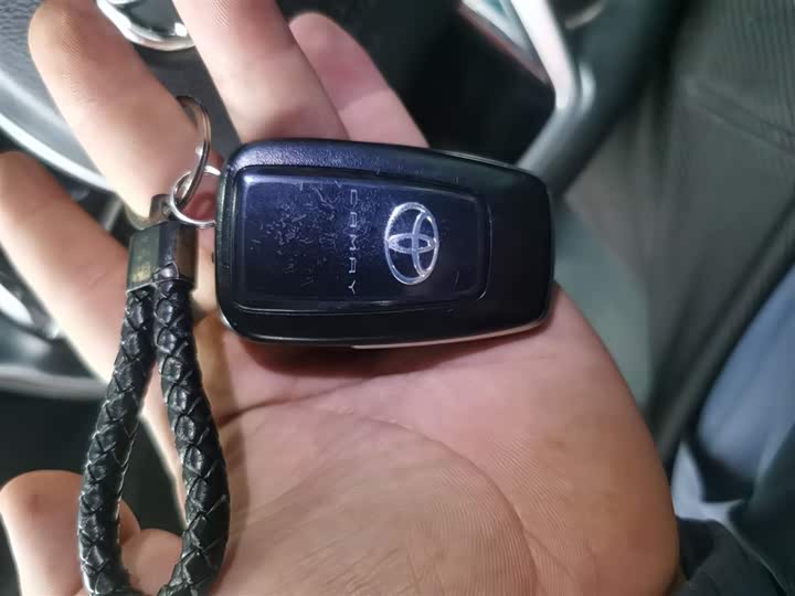 Фото 9 - Toyota Camry