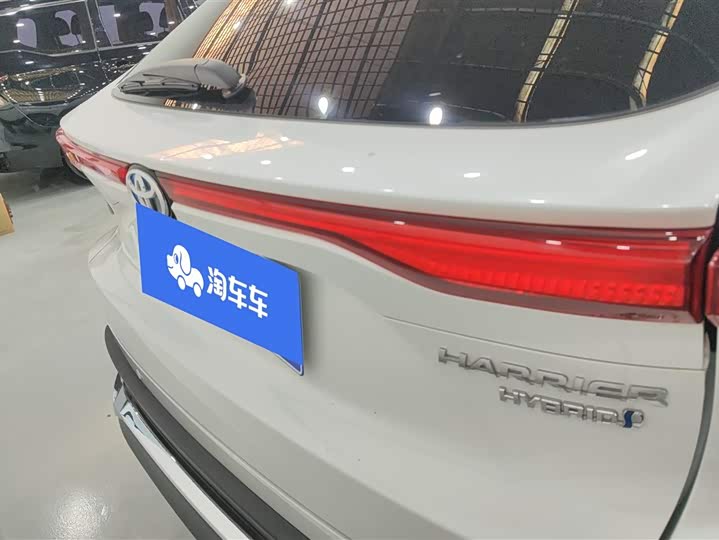 Фото 4 - Toyota Harrier