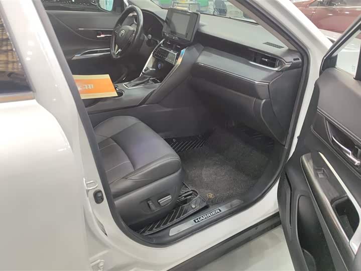 Фото 8 - Toyota Harrier