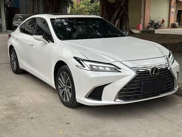 Фото 3 - Lexus ES