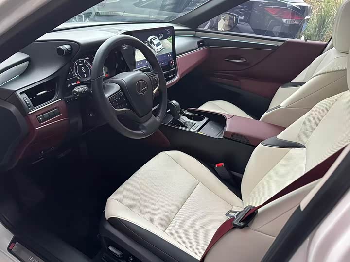 Фото 4 - Lexus ES