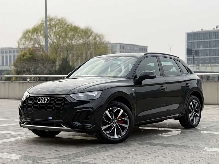 Фото 1 - Audi Q5L