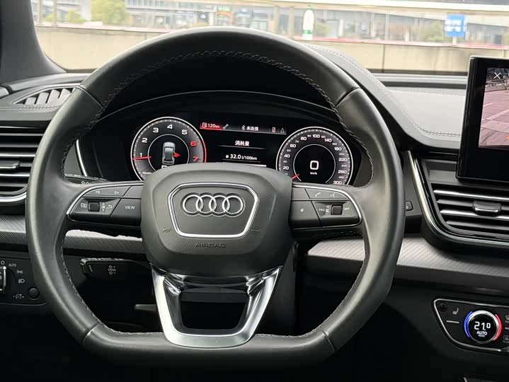 Фото 5 - Audi Q5L
