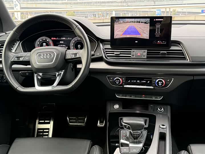 Фото 6 - Audi Q5L