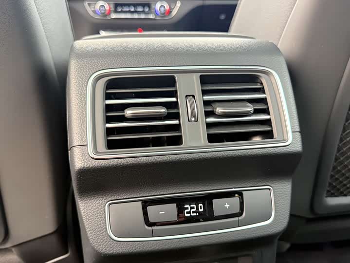 Фото 8 - Audi Q5L