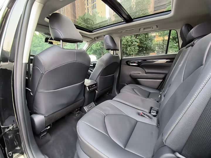 Фото 9 - Toyota Highlander