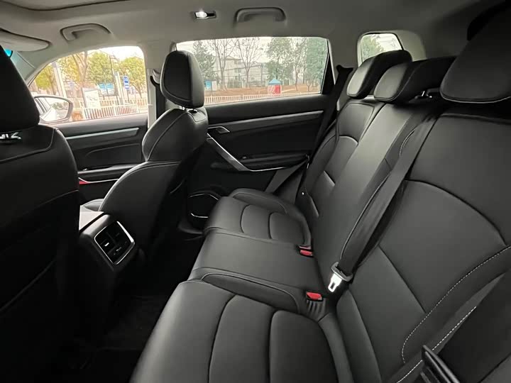 Фото 5 - Geely Atlas