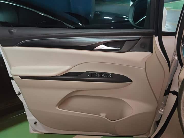 Фото 7 - Buick GL8 ES