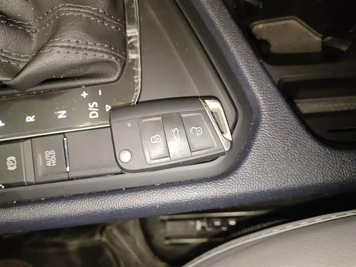 Фото 9 - Volkswagen Tharu