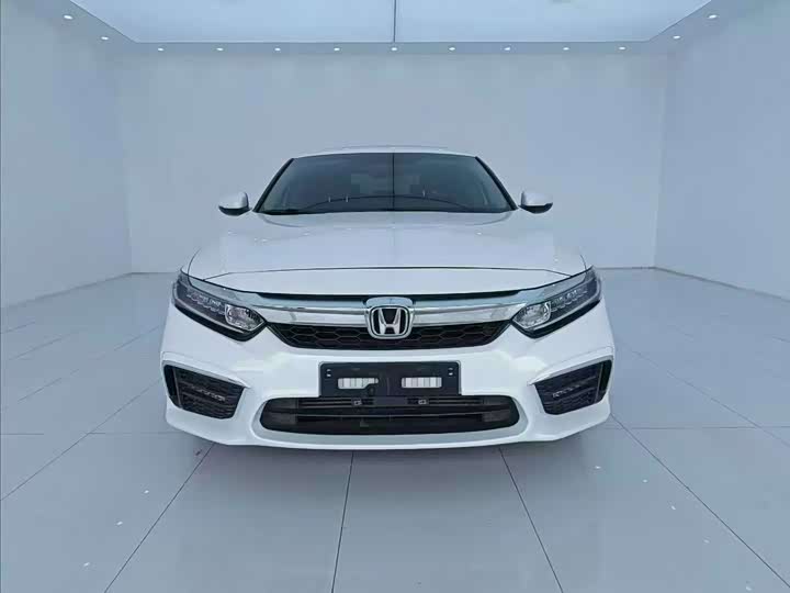 Фото 2 - Honda Inspire