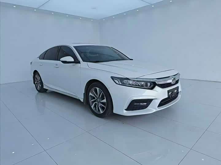 Фото 3 - Honda Inspire