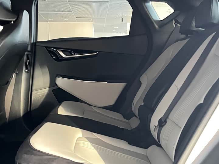 Фото 7 - Kia EV6