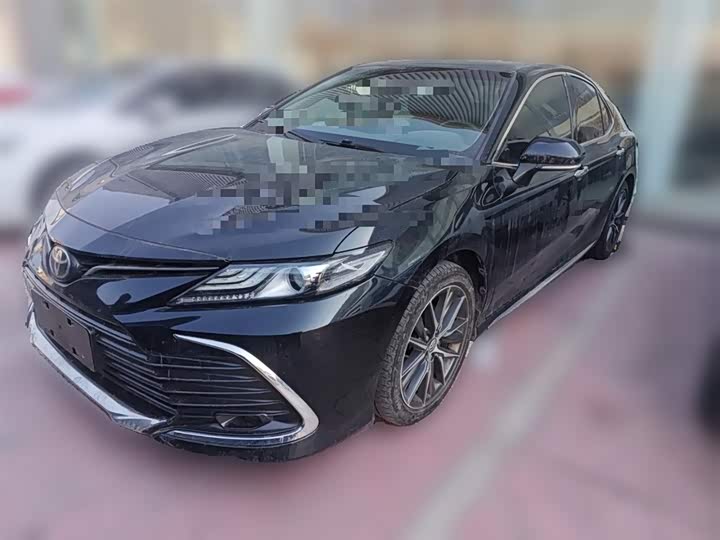 Фото 1 - Toyota Camry