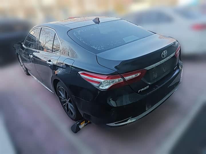 Фото 9 - Toyota Camry