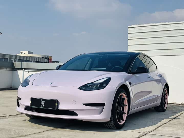 Фото 1 - Tesla Model 3