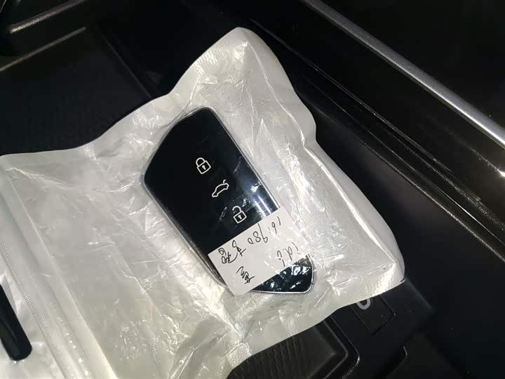 Фото 9 - Volkswagen ID.6 Crozz