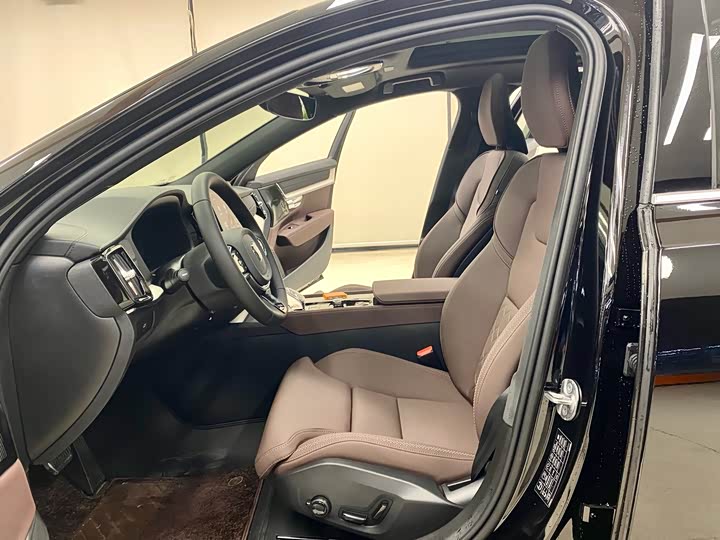 Фото 5 - Volvo S90