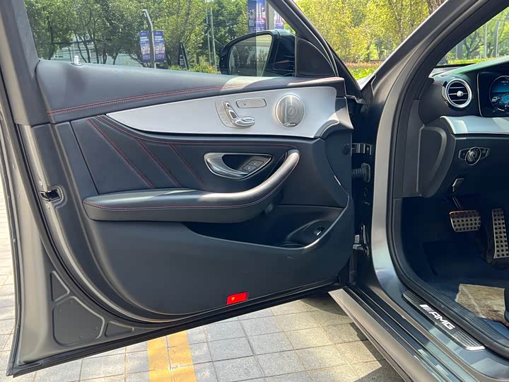 Фото 6 - Mercedes-Benz E-Class AMG