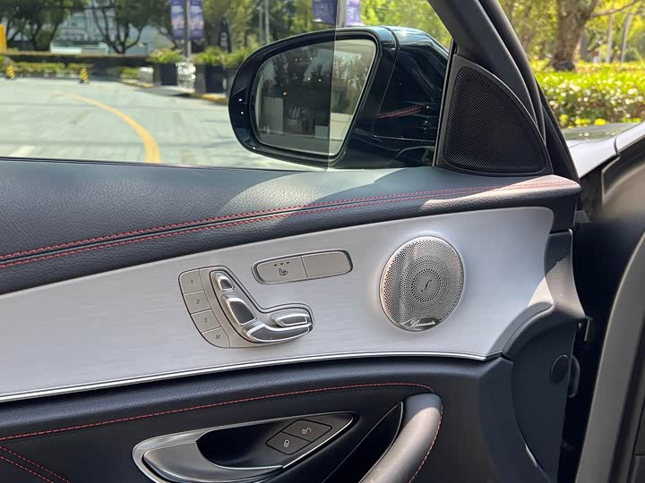 Фото 8 - Mercedes-Benz E-Class AMG