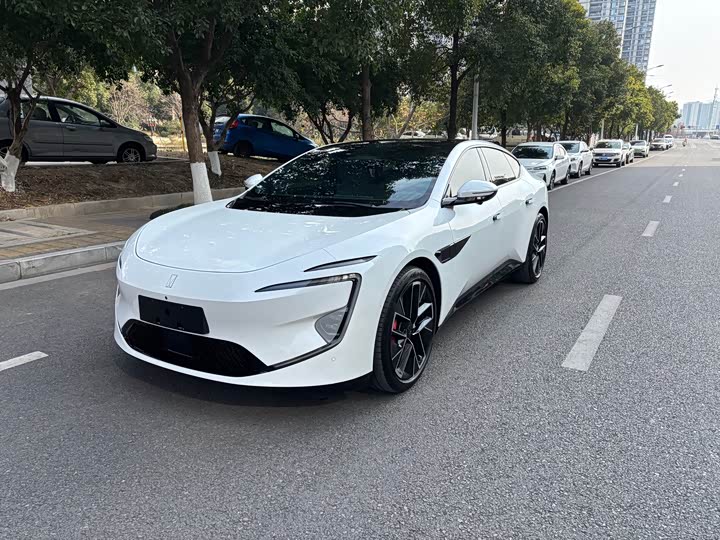 Фото 1 - Avatr 12