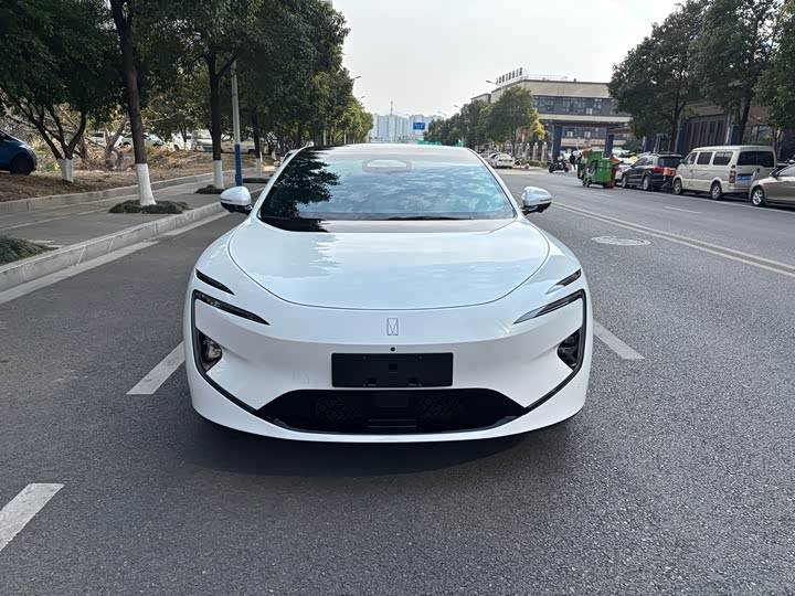 Фото 2 - Avatr 12