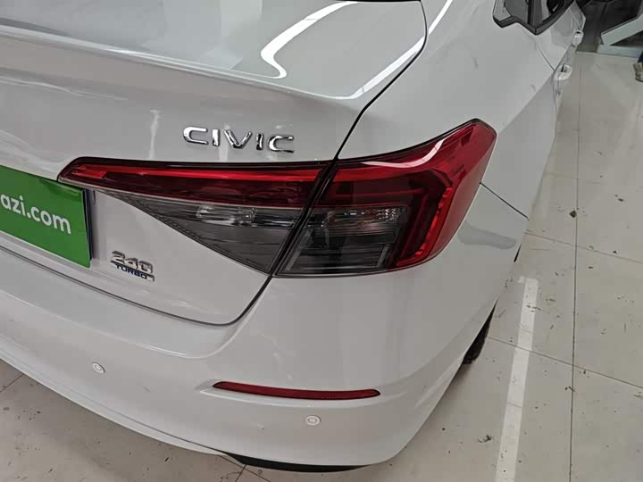 Фото 8 - Honda Civic