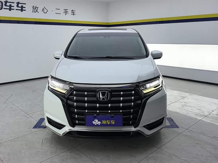 Фото 2 - Honda Elysion