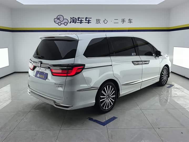 Фото 3 - Honda Elysion