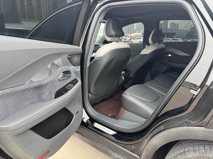 Фото 8 - BAIC Arcfox Alpha S