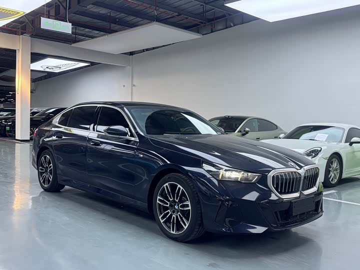 Фото 3 - BMW 5 Series