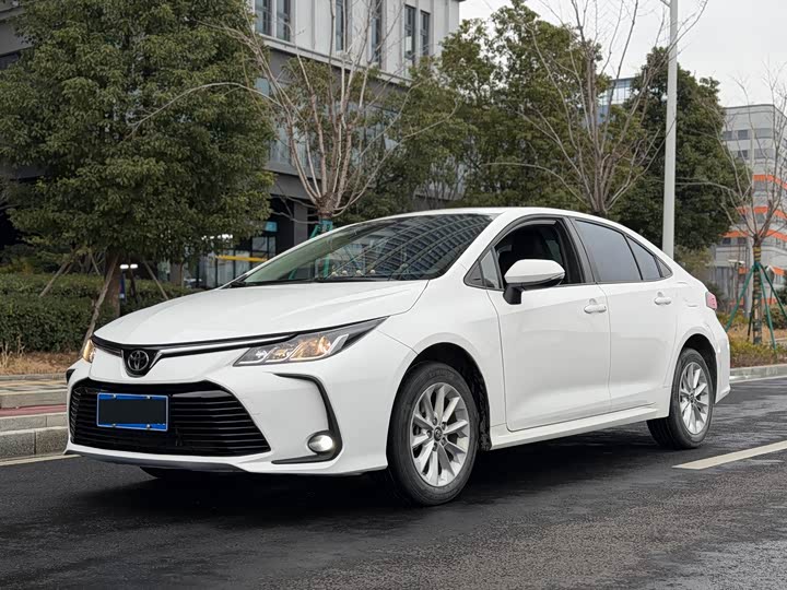 Фото 1 - Toyota Corolla