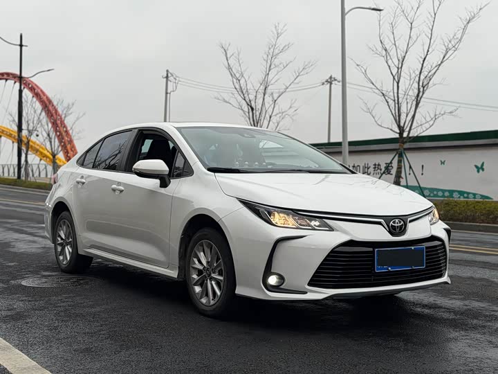 Фото 3 - Toyota Corolla