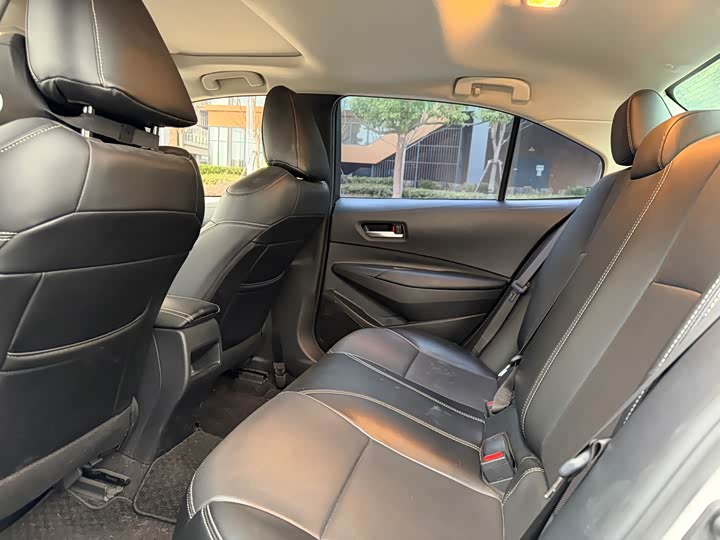 Фото 7 - Toyota Corolla