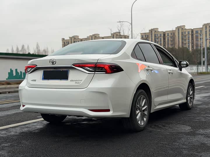 Фото 9 - Toyota Corolla