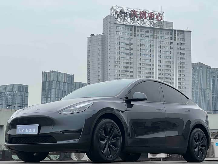 Фото 1 - Tesla Model Y