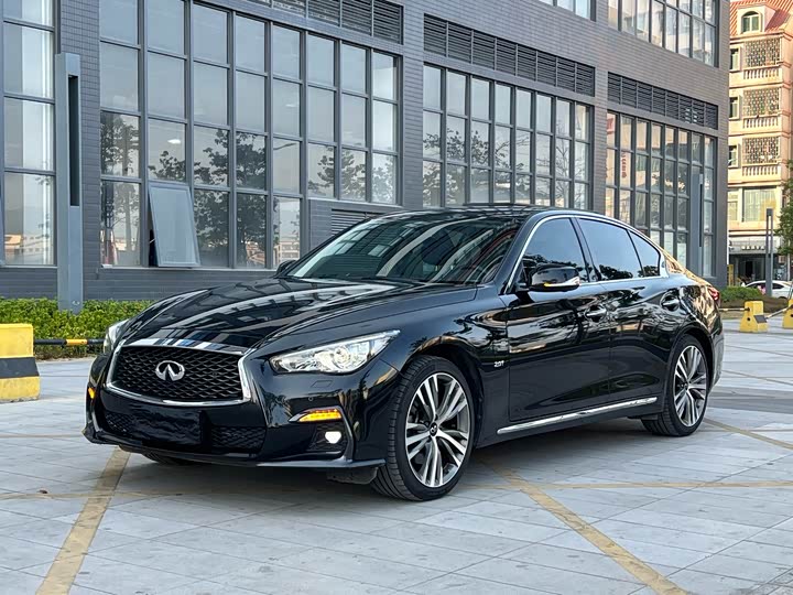 Фото 1 - Infiniti Q50L