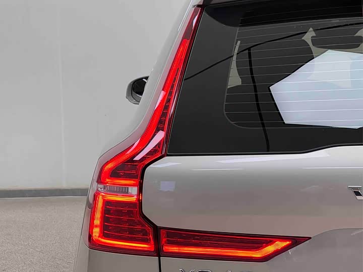 Фото 8 - Volvo XC60