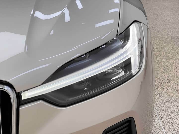 Фото 9 - Volvo XC60