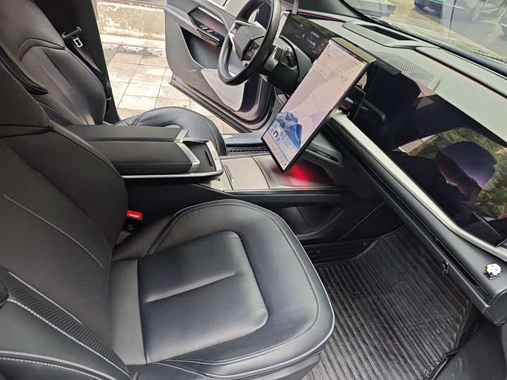 Фото 4 - HiPhi Y