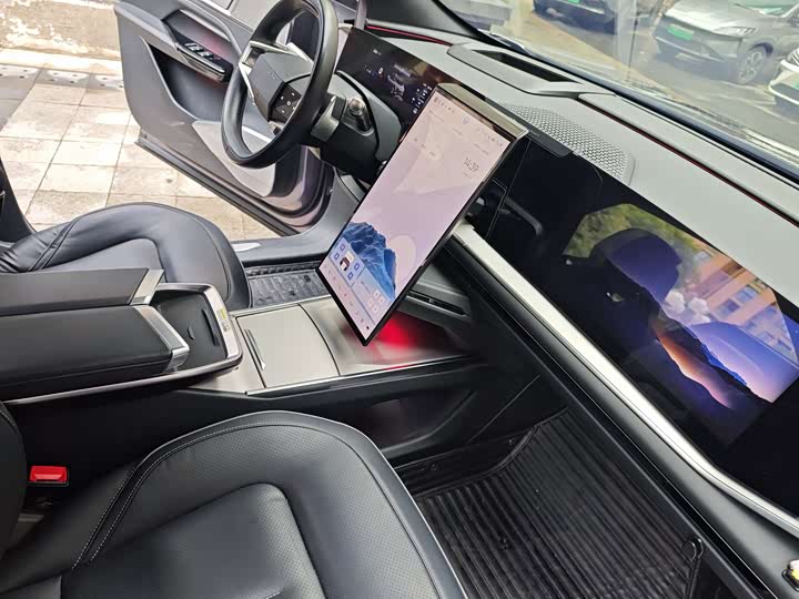 Фото 5 - HiPhi Y