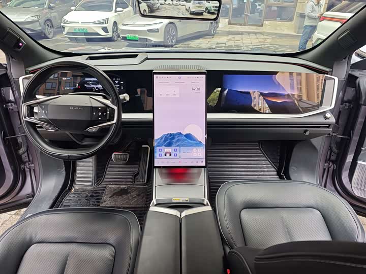 Фото 6 - HiPhi Y