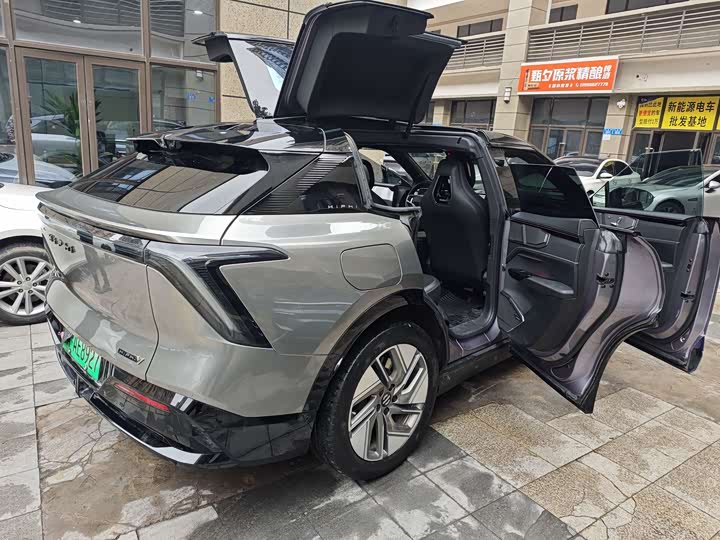 Фото 8 - HiPhi Y