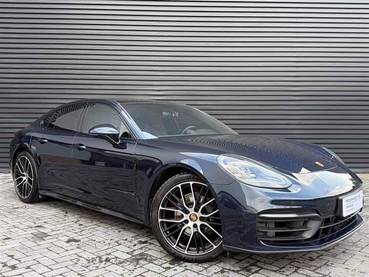 Фото 2 - Porsche Panamera